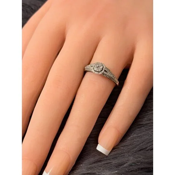 10K White Gold Diamond Engagement Ring - Picture 7 of 10